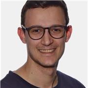 Graduado en los ciclos superiores de deporte y dietética y nutrición. Certificado de profesionalidad en Yoga